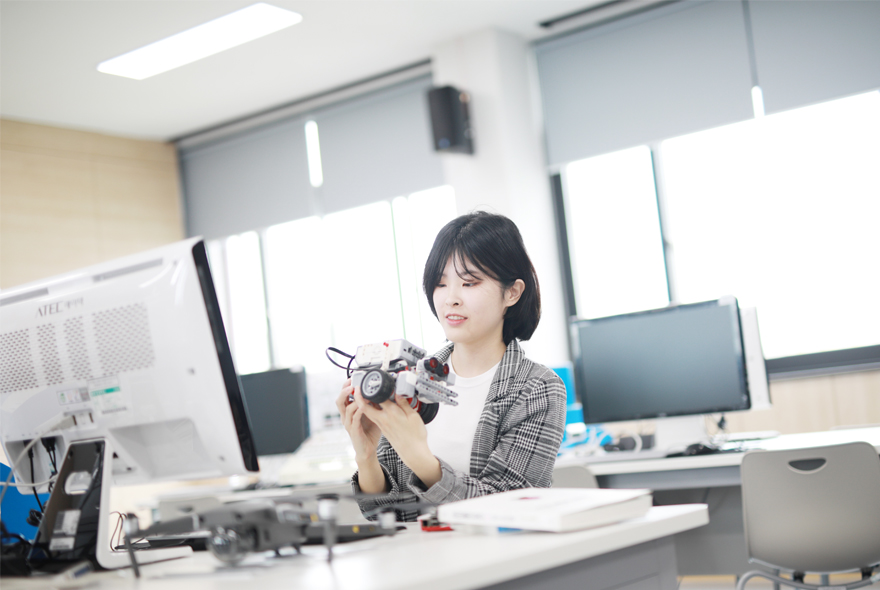 스마트컴퓨터전자과  이미지3